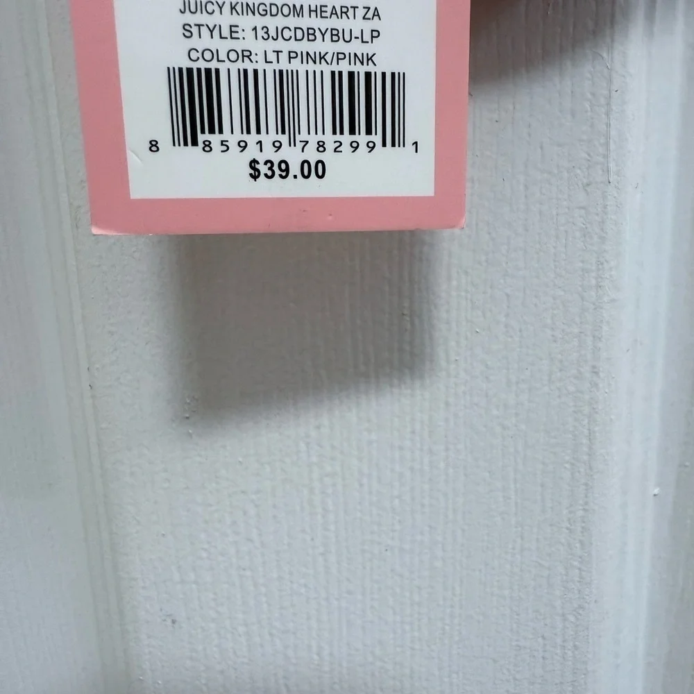 NWT Juicy Couture Juicy Kingdom Heart Zip Around in Pink 💕